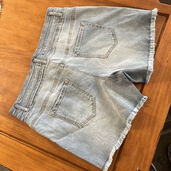 VERSONA NWT Jean Shorts Size 16 - Picture 7 of 10
